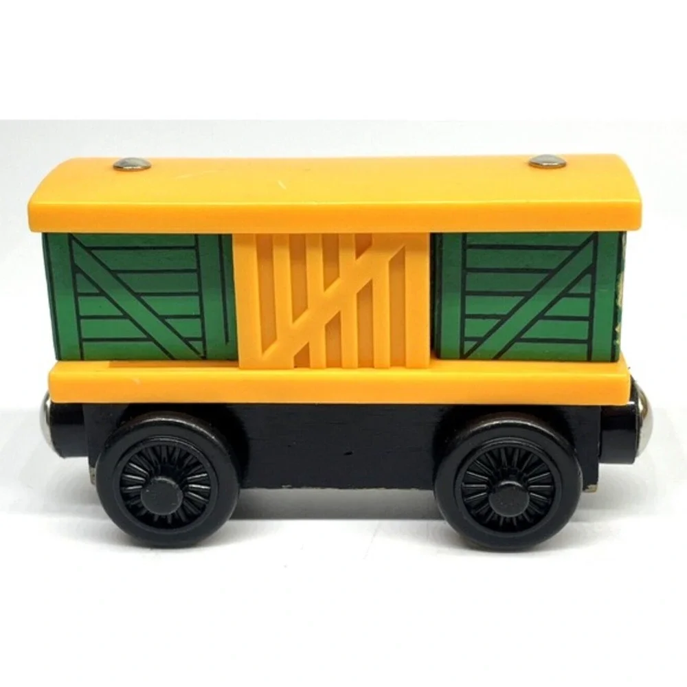 Thomas & Friends BOX CAR Wooden Magnetic Train‎ Yellow Green Sliding Door